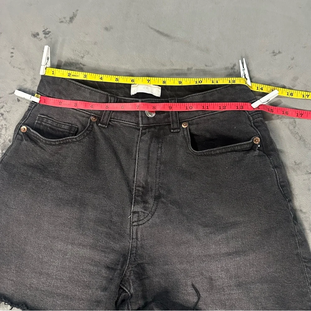 EUC H&M Women’s Black Denim Cut Off Shorts Size 6 / 26in Waist (No Size Tag) - Picture 12 of 16